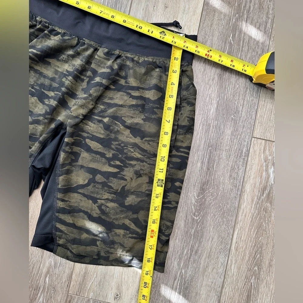 🖤 Men’s Lululemon Camouflage 9” shorts with pockets Size Medium excellent.